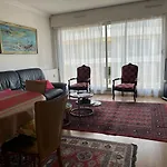 Appartement T4 Avec Parking, Balcon Et Proche Commerces A Biarritz - Fr-1-239-921