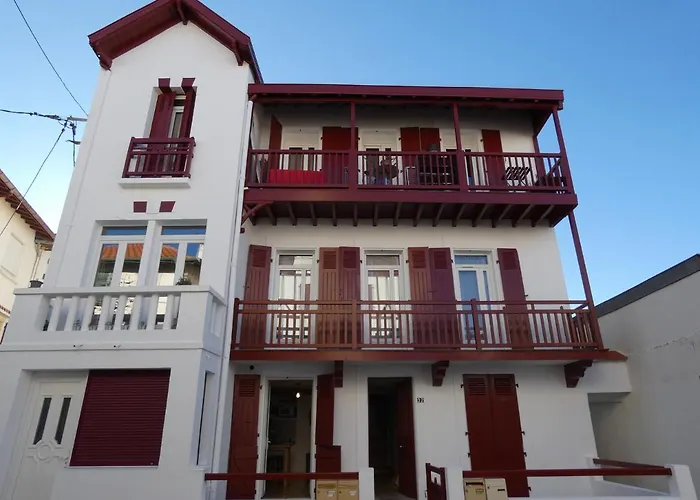 Charmant T2 Dans Le Tres Prise Quartier Beaurivage De Biarritz