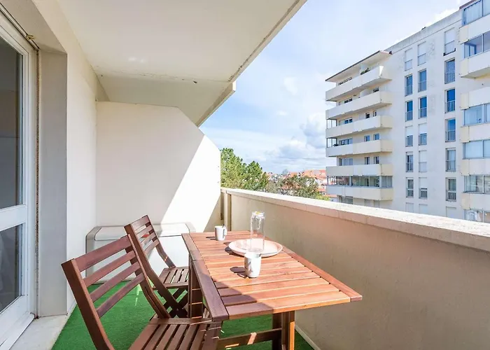 Studio Moderne 2* Avec Balcon, Parking, Wi-Fi - Quartier Larochefoucauld A Biarritz - Fr-1-3-487