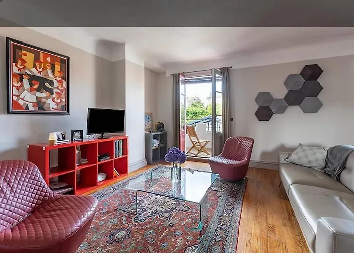 Exceptionnel 3 Pieces Art Deco En Dernier Etage Avec Garage Prive Centre Biarritz