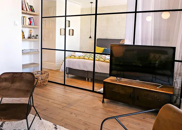 Beachview Keyweek Beachfront Renovated Apartment With Parking In Biarritz