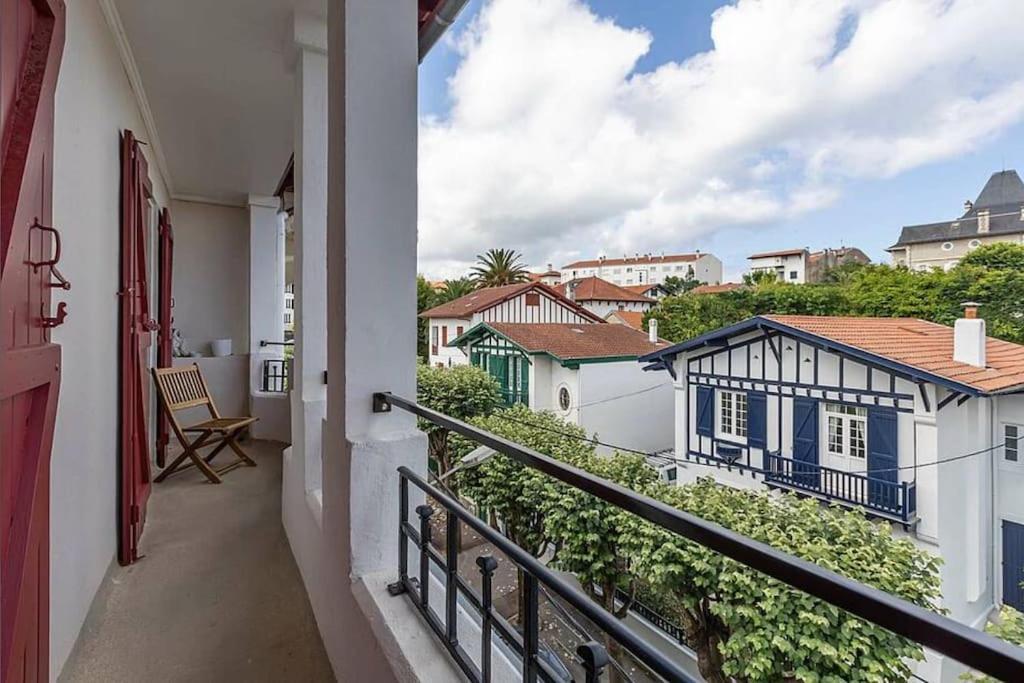 Exceptionnel 3 Pieces Art Deco En Dernier Etage Avec Garage Prive Centre Apartment *
