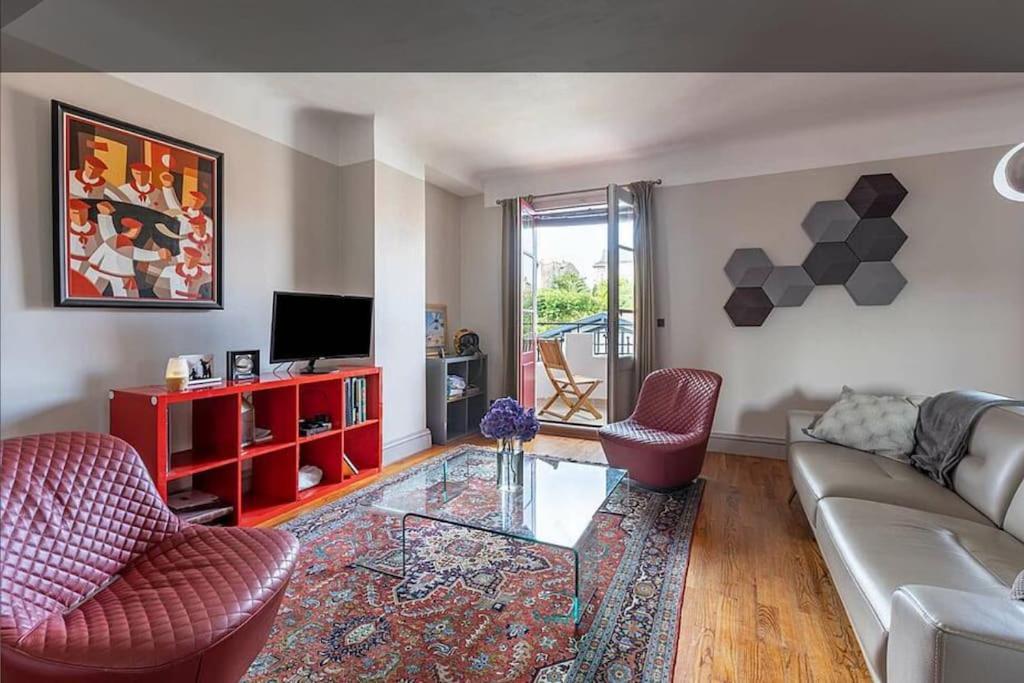 Exceptionnel 3 Pieces Art Deco En Dernier Etage Avec Garage Prive Centre *