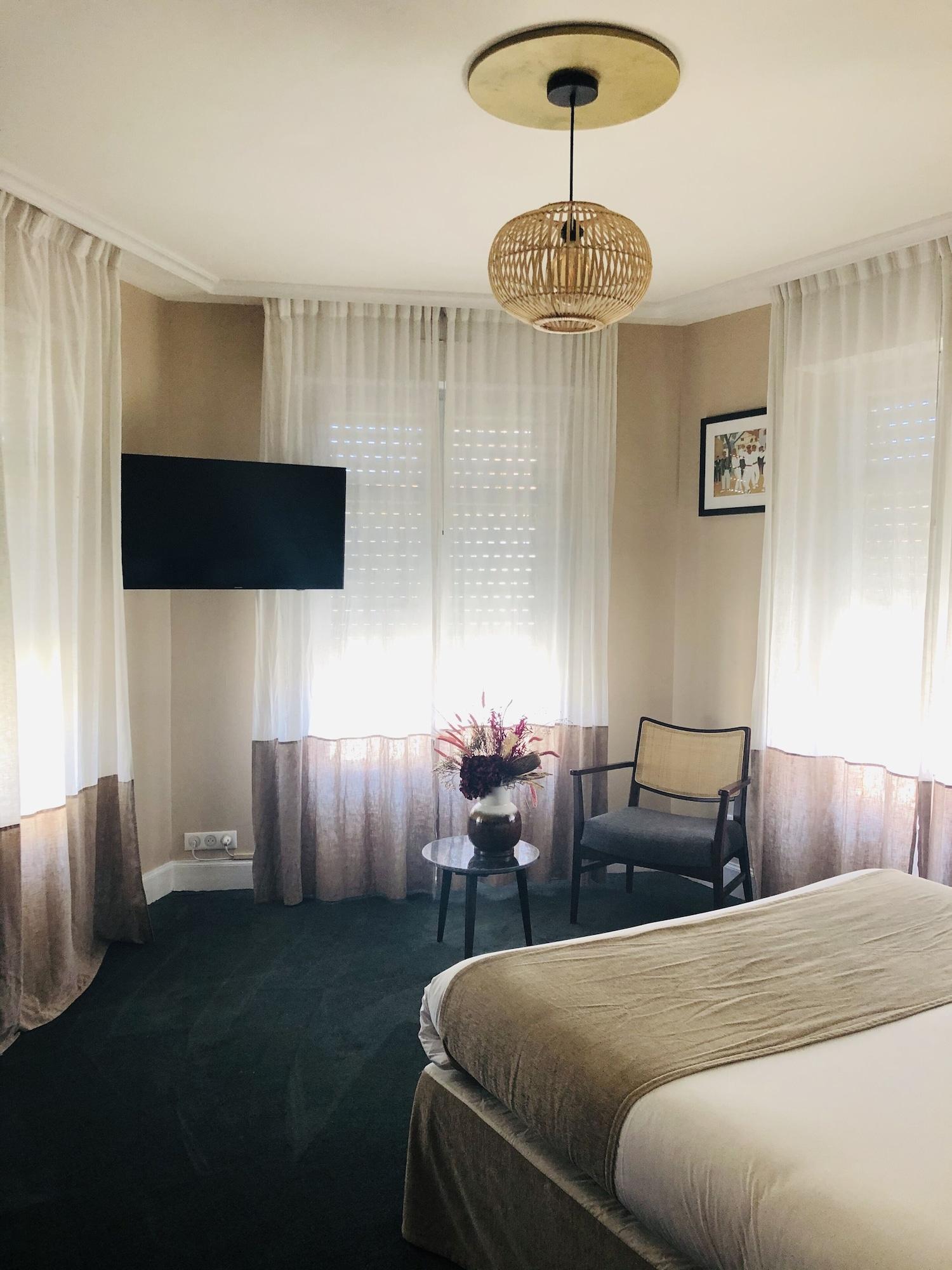 Ama Hotel
