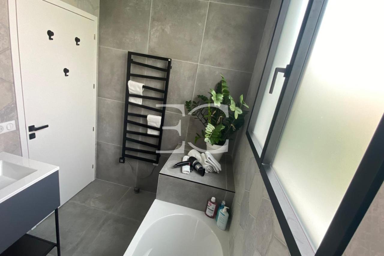 Easy Cles- Center 3 Bedrooms Ac *