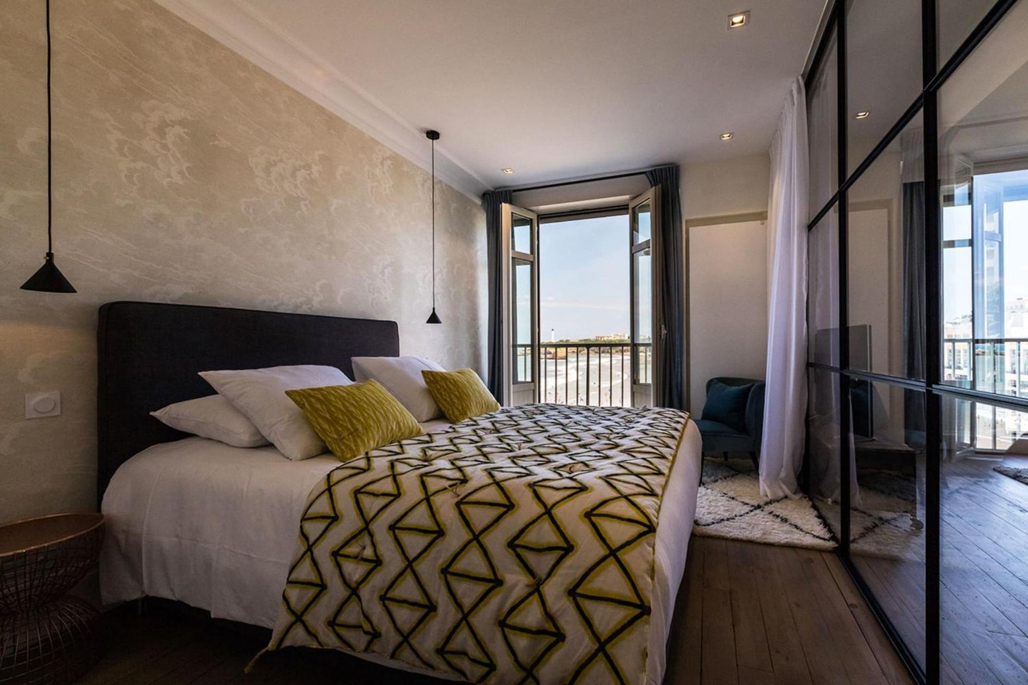 Beachview Keyweek Beachfront Renovated With Parking In Biarritz
