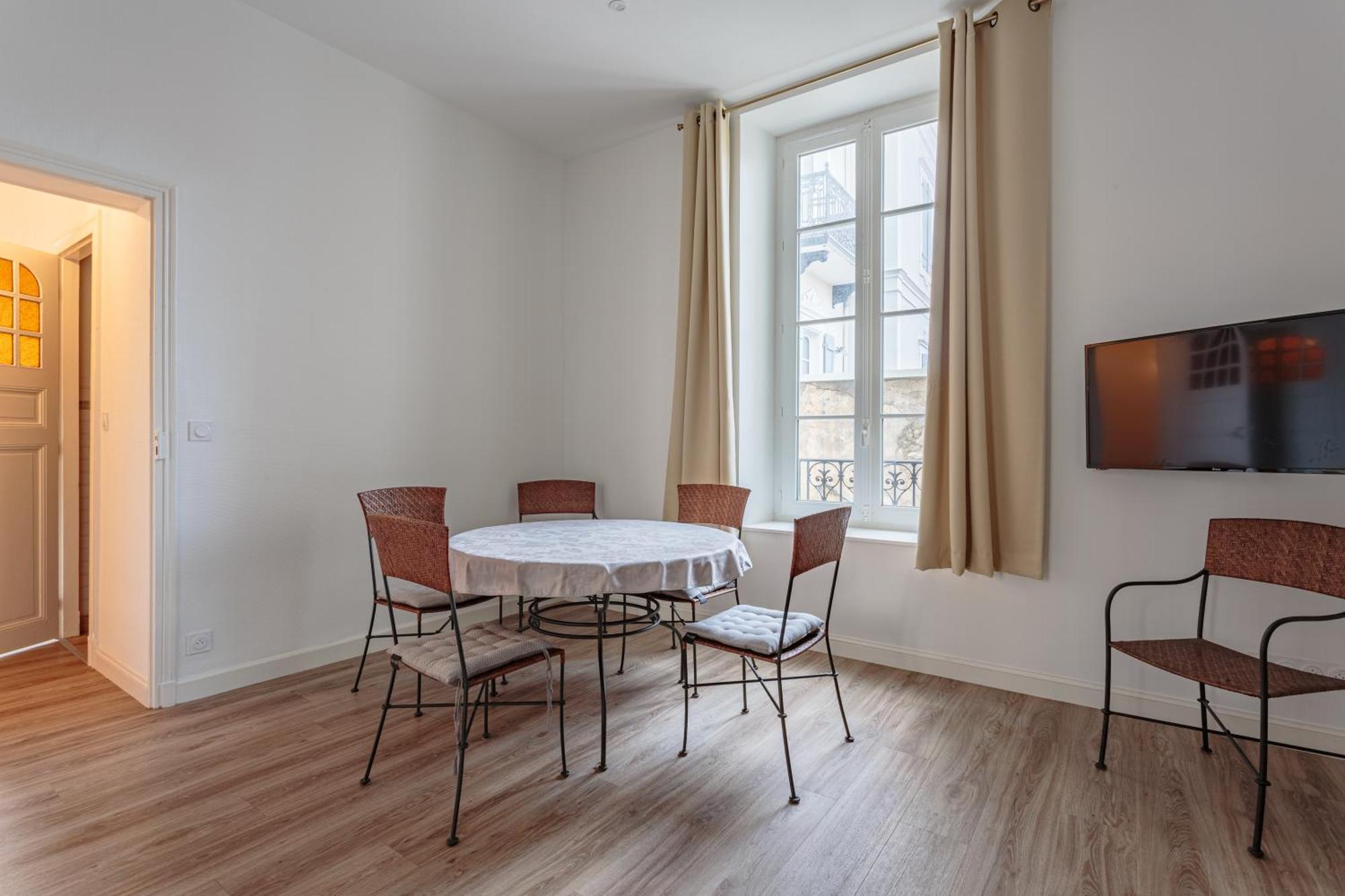 Refait A Neuf En Centre Biarritz