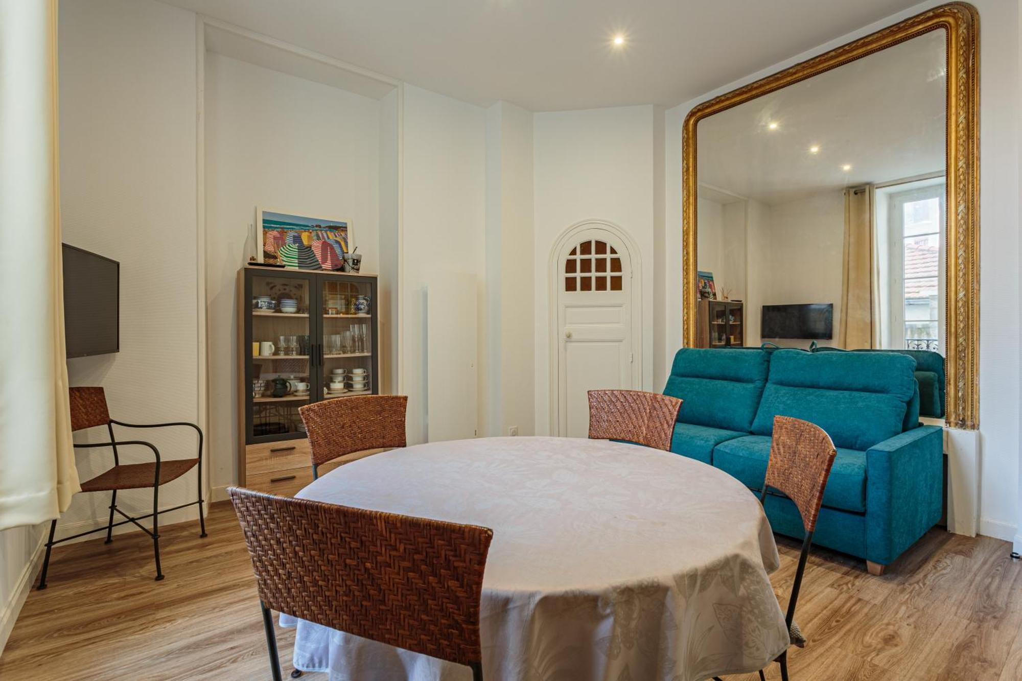 Apartment Refait A Neuf En Centre Biarritz