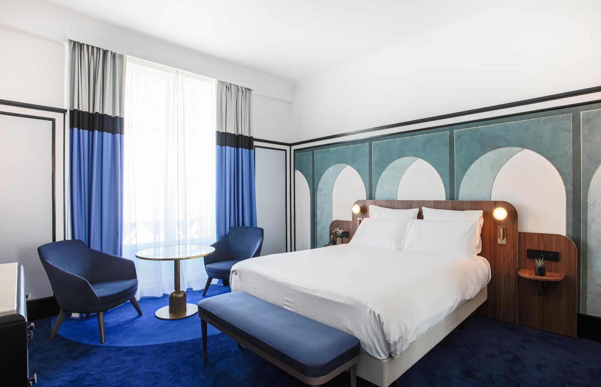 Hotel Plaza - Handwritten Collection 4*