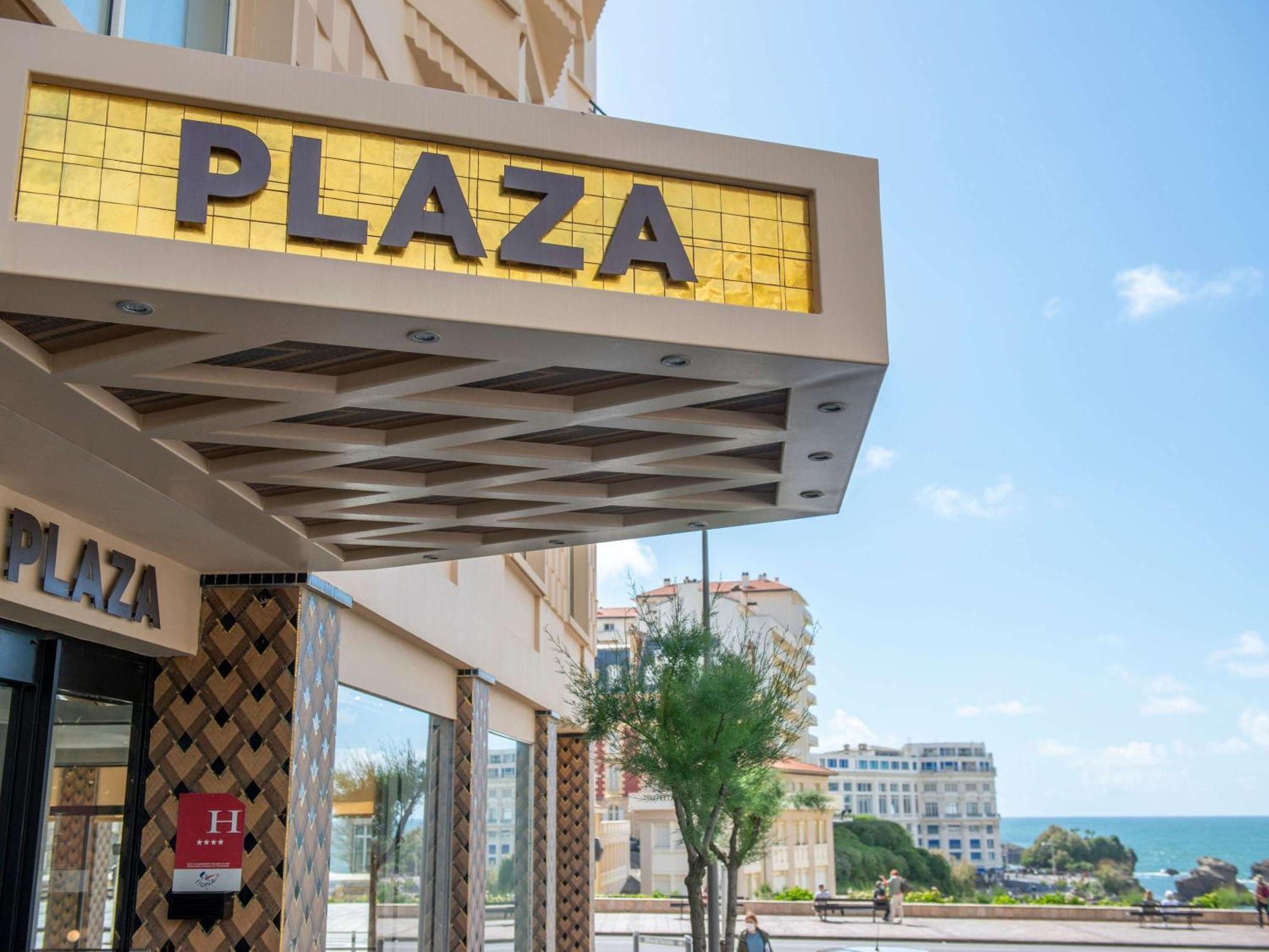 Hotel Plaza - Handwritten Collection