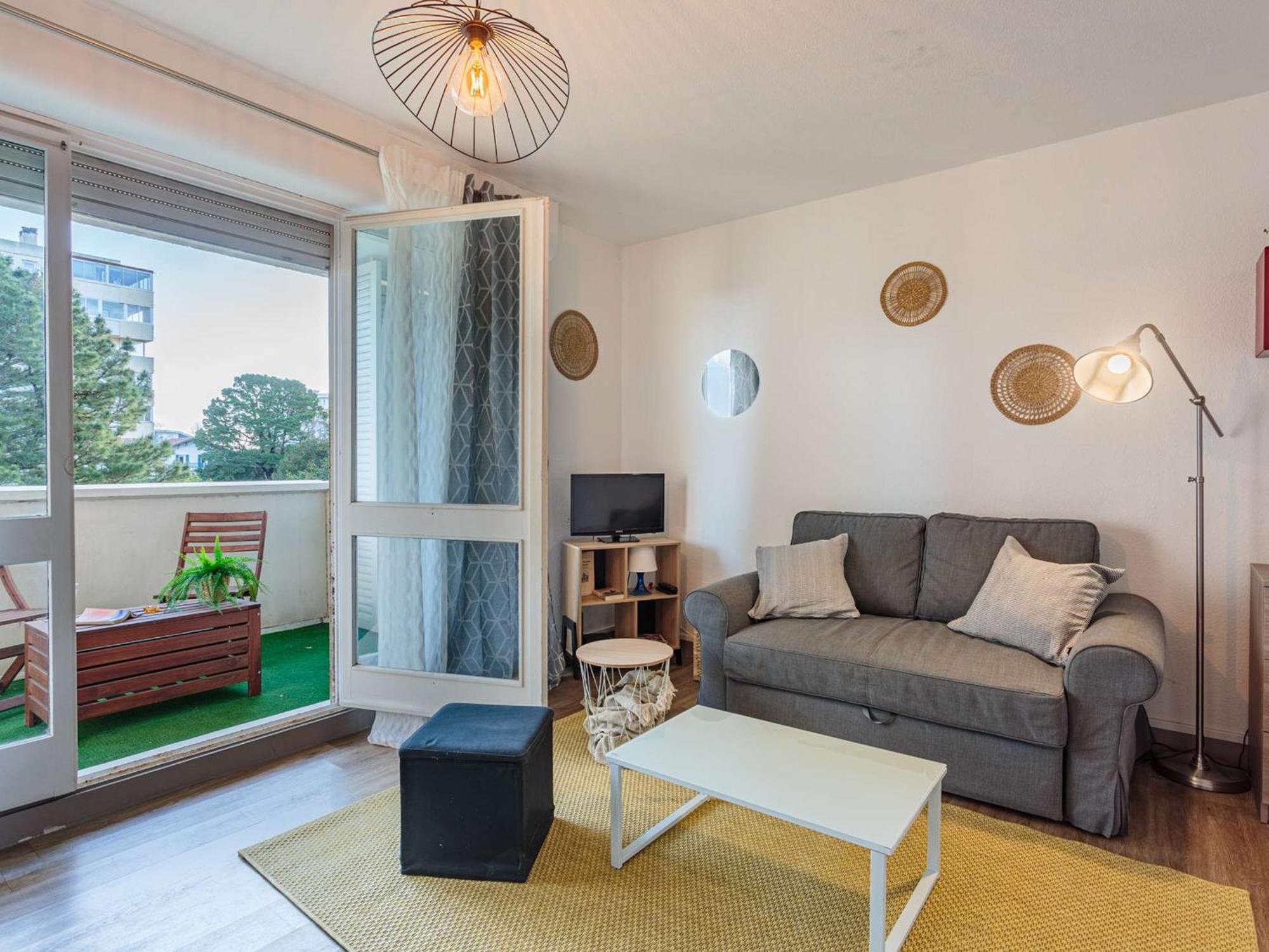 Moderne Avec Balcon Et Parking A - Fr-1-3-625