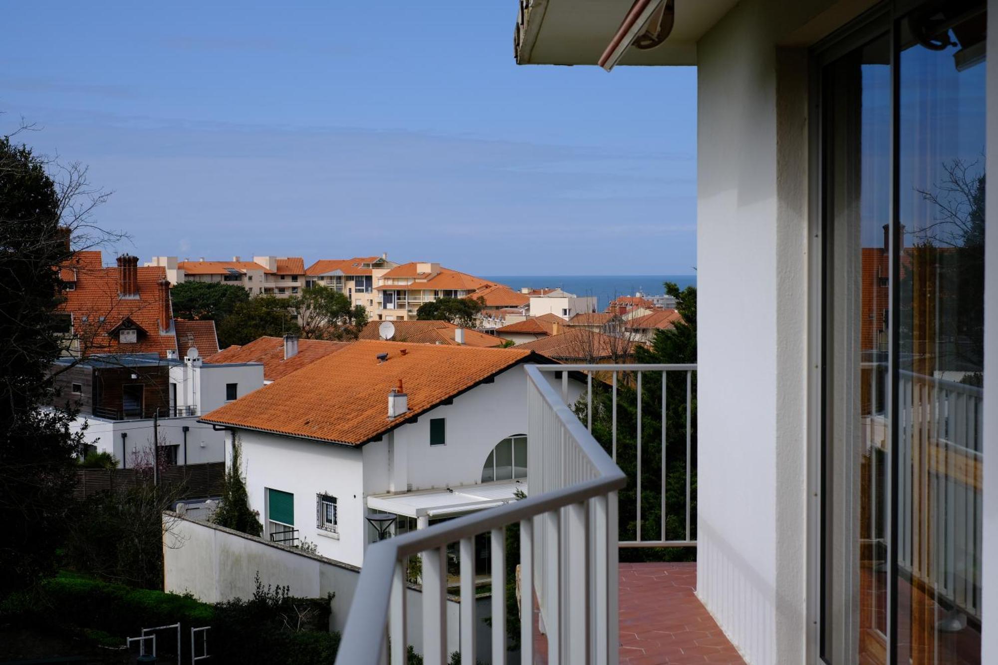 3 Chambres, Tres Lumineux, Plages Et Centre A Pied Apartment