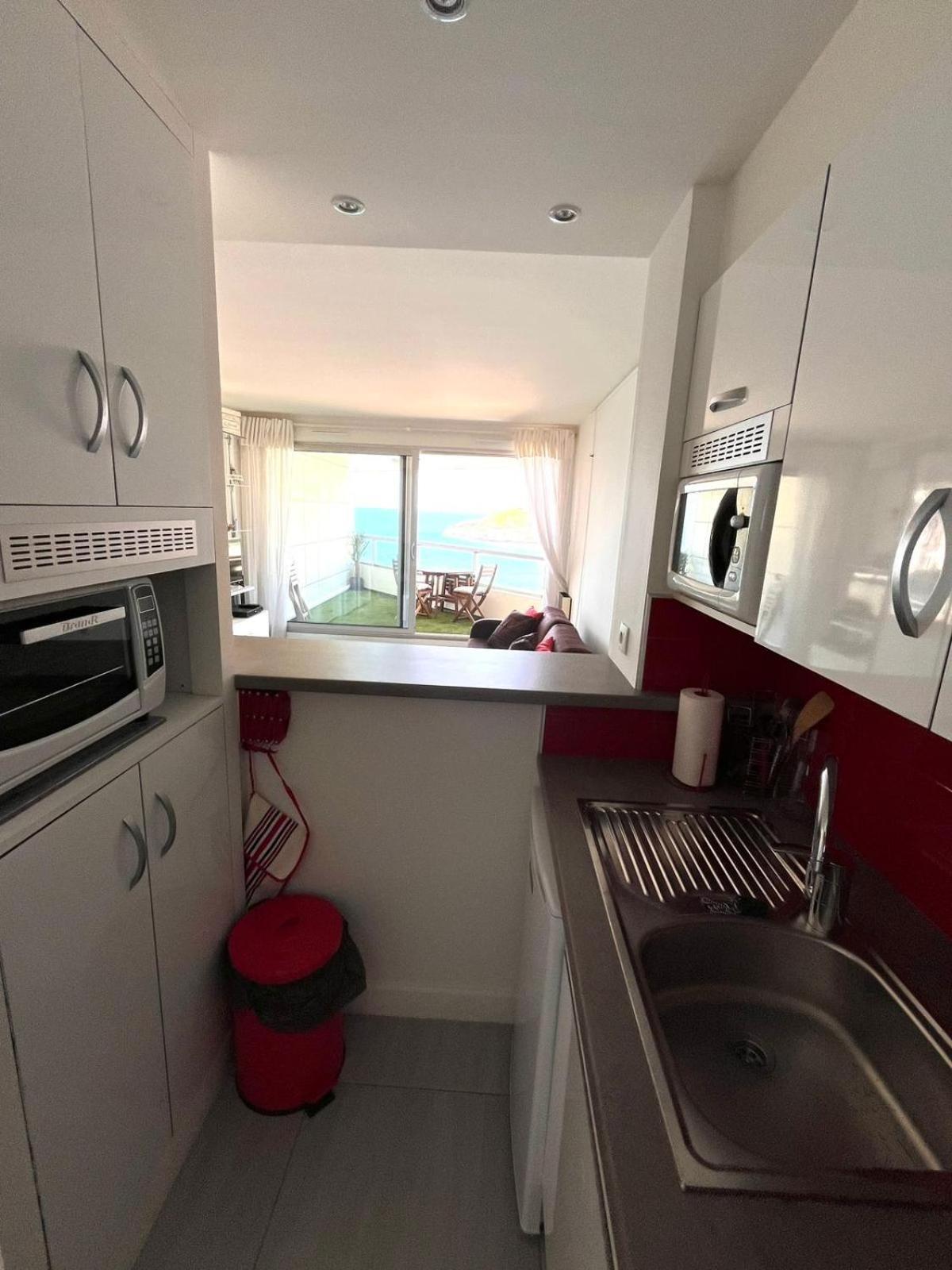 Front De - Luxe Apartment *