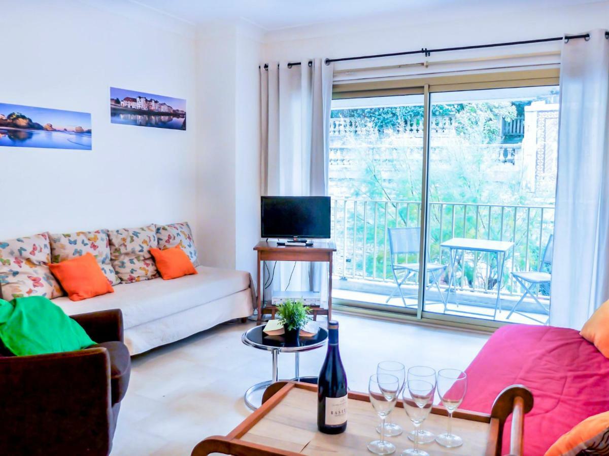 Raphael Apartment *