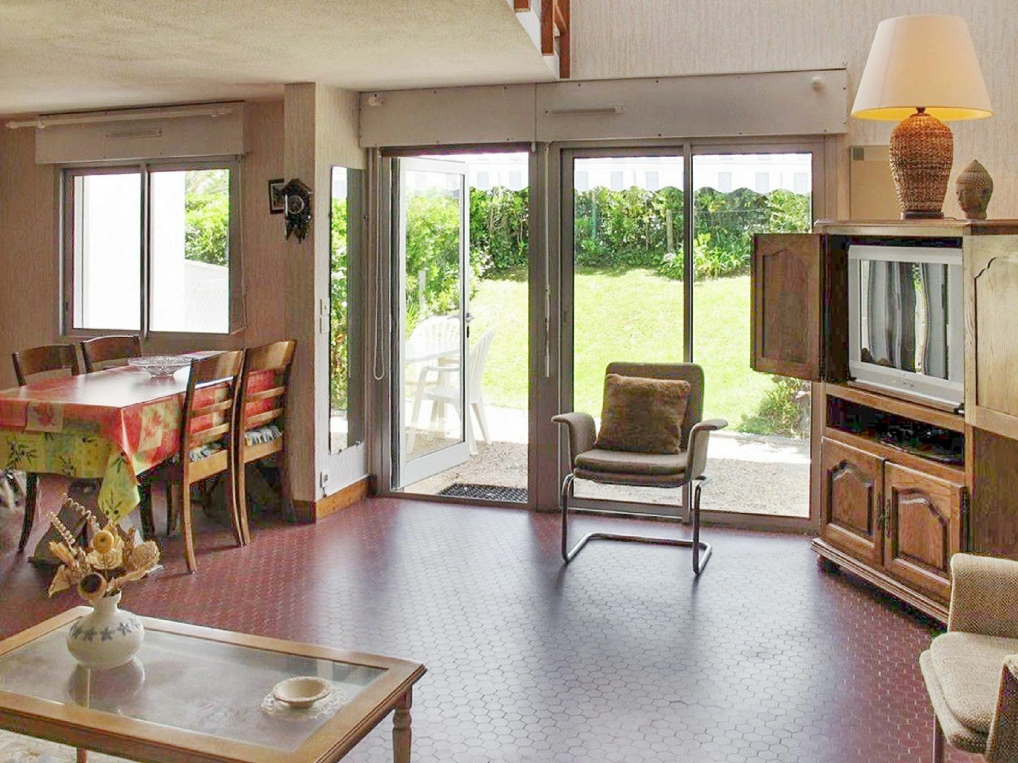 Idyllic In With 2 Bedrooms, Garden And Terrace 150m