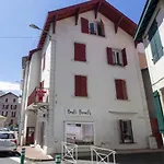 Bright studio near Port Vieux beach in Biarritz - Welkeys