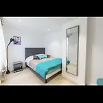 Appartement T3 Avec Patio A 300M De La Plage