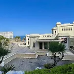 Superb Top Floor Studio, Biarritz Center.