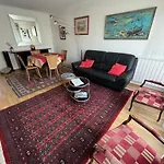 Appartement T4 Avec Parking, Balcon Et Proche Commerces A Biarritz - Fr-1-239-921