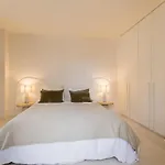 Aia Keyweek Quiet Town House
