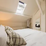 Aia Keyweek Quiet Town House