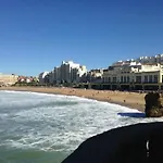 Studio Avec Piscine Face A La Mer A Biarritz - Fr-1-3-430