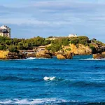 Biarritz Center Appartment, Beach & Golf Walking Tour