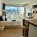 Studio et piscine sur la grande plage