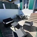 Modern Bright Flat With Outside Terrace