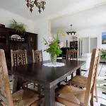 Maison Dans Un Ecrin De Verdure