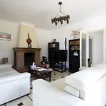 Maison Dans Un Ecrin De Verdure