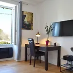 Studio Biarritz - rénové et moderne - au calme - centre ville - tout à pied