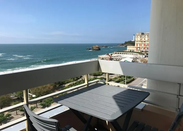 Studio Avec Piscine Face A La Mer A Biarritz - Fr-1-3-430