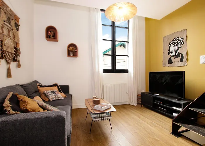 Superbe Maison Au Coeur De La Ville A Deux Pas De La Cote Des Basques