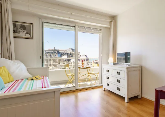 Studio Bellevue Clemenceau By Interhome
