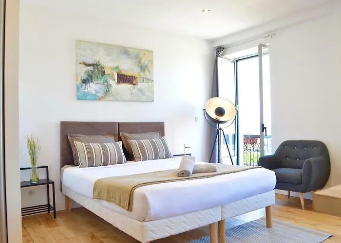 Studio Biarritz - rénové et moderne - au calme - centre ville - tout à pied