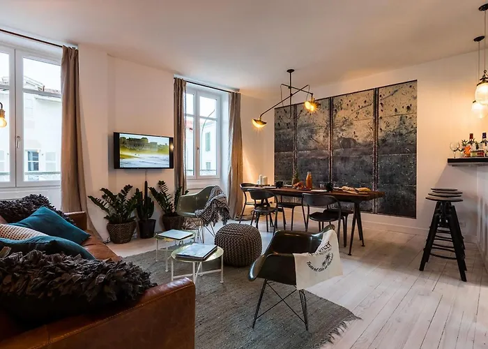 L\'Atelier Keyweek Vintage Duplex Apartment With Parking Biarritz Center