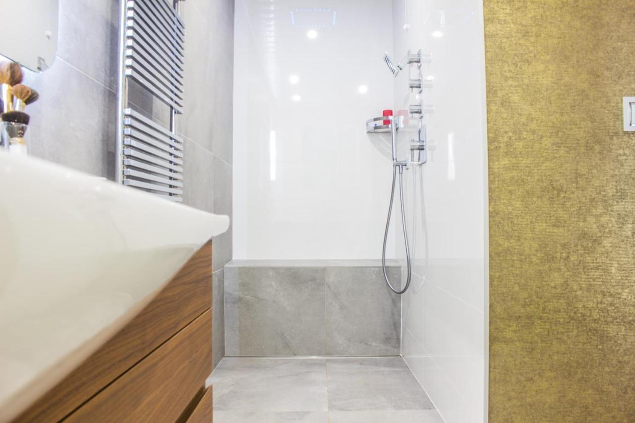Guestready - Spacious Apt With Terrace Pools Apartment
