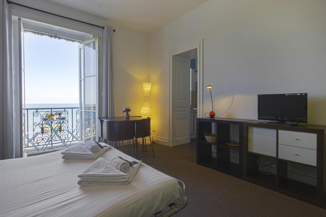 Charming Studio With Sea View & Balcony - - Welkeys Apartment Biarritz