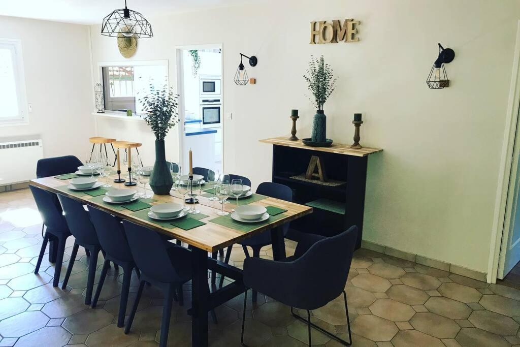 De Charme Parc Fleuri, Arbore Et Piscine A Villa
