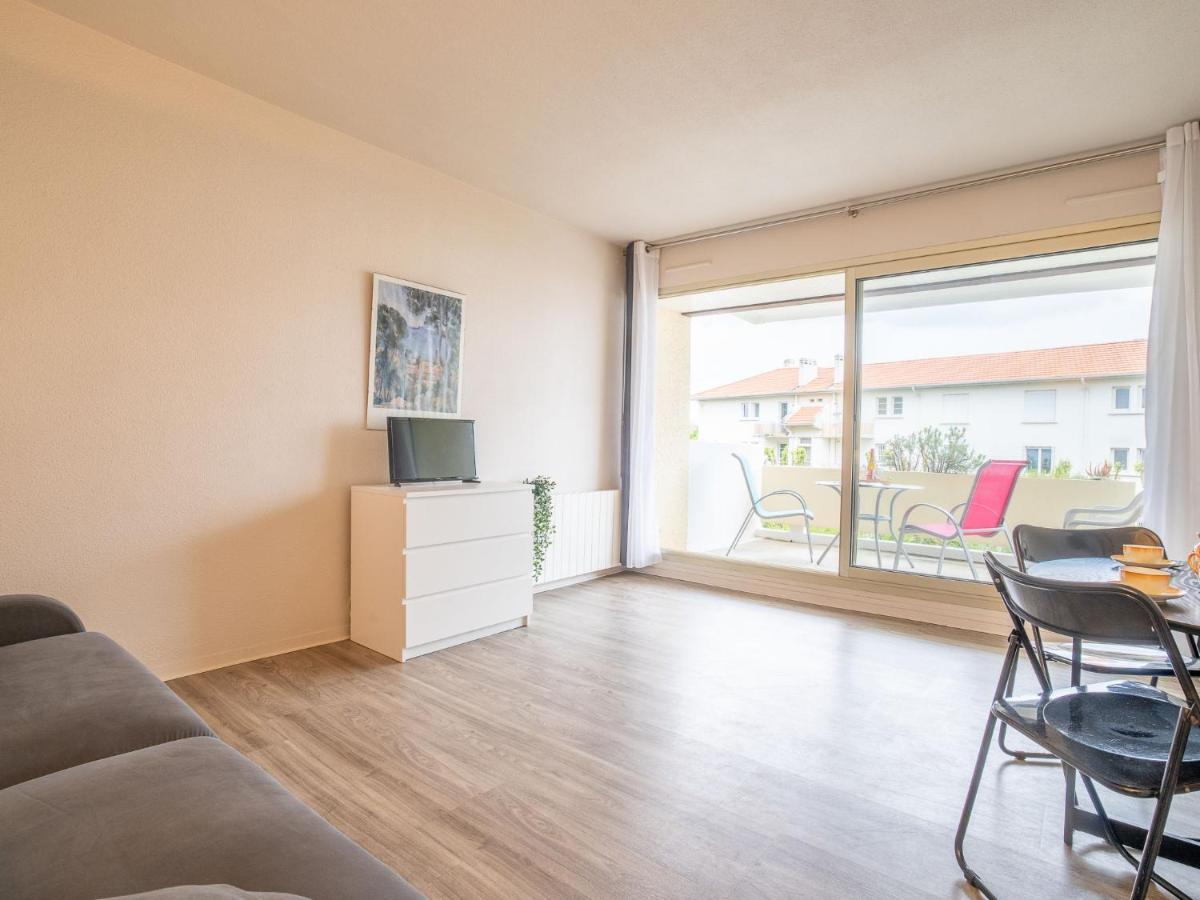Apartment Studio Les Demeures Du Golf By Interhome
