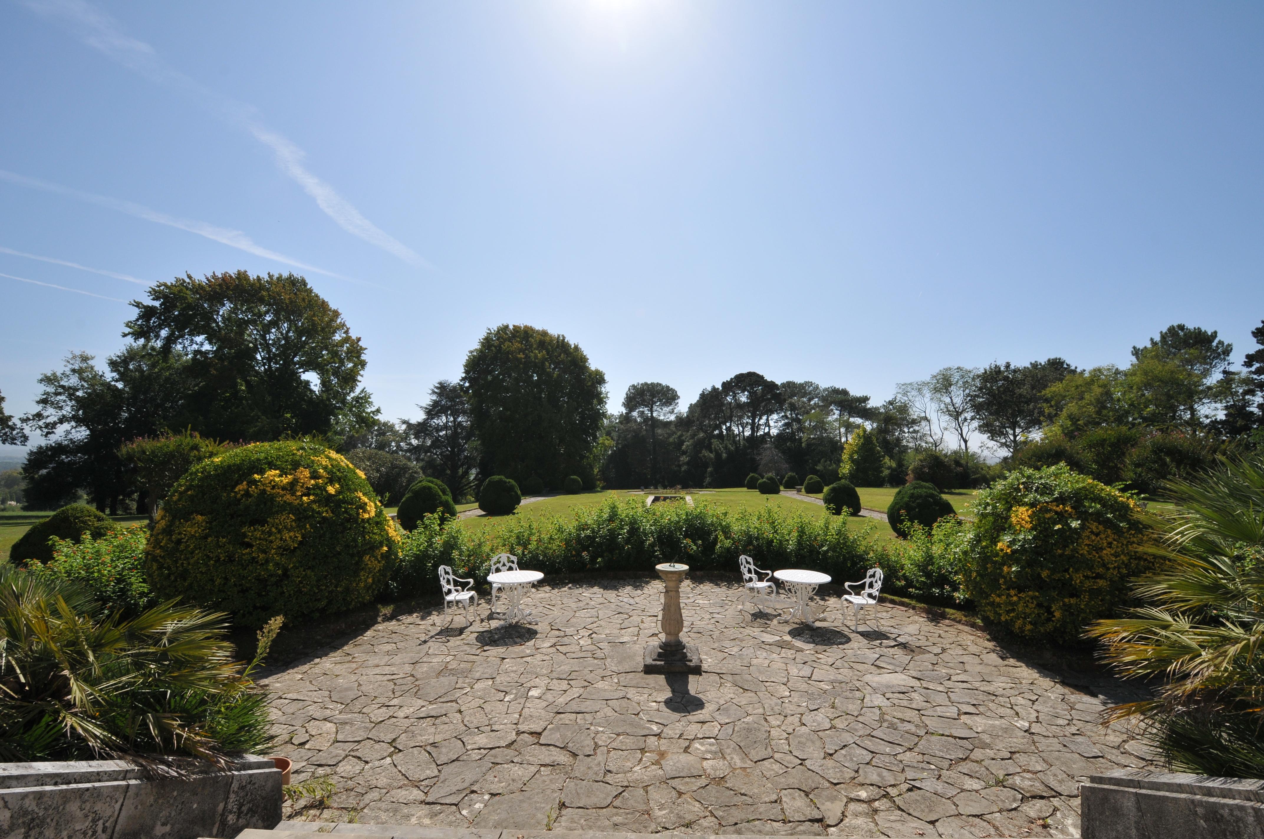 Chateau Du Clair De Lune - Boutique Luxury Hotel Biarritz