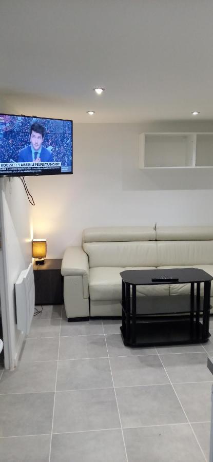 Studio Equipe Dans Maison Apartment