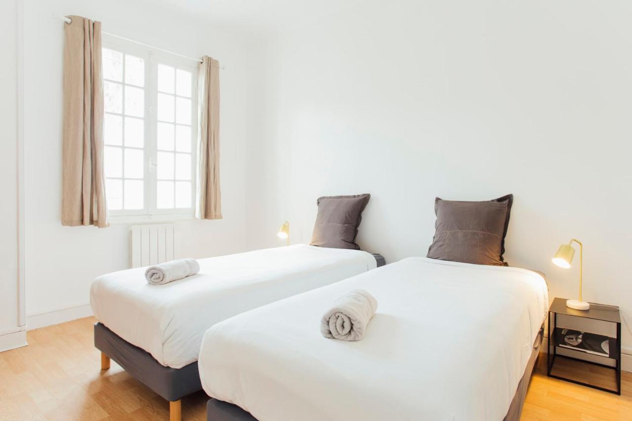 Sandy - 2 Bedrooms *
