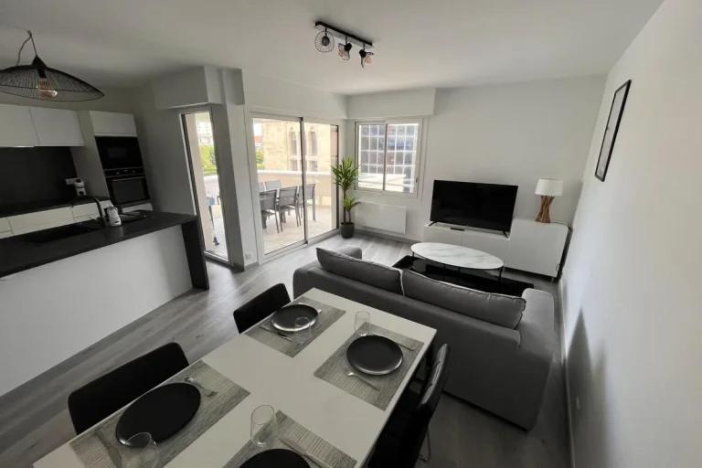 Hyper-center With Parking Apartment Biarritz