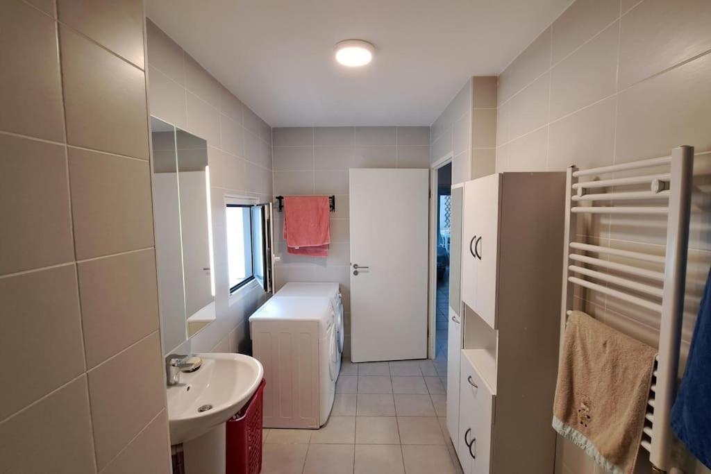 Apartment T4 Classe 3 Etoiles, Centre, Au Calme, Parkings *