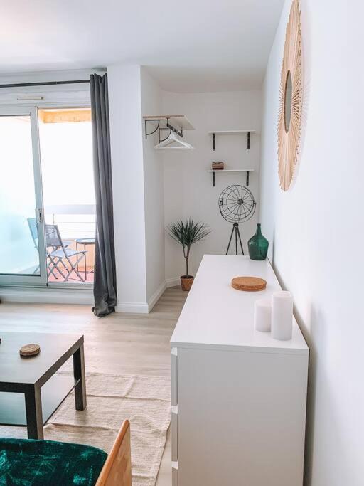 Les Pieds Dans Le Sable, Vue & Balcon Apartment *