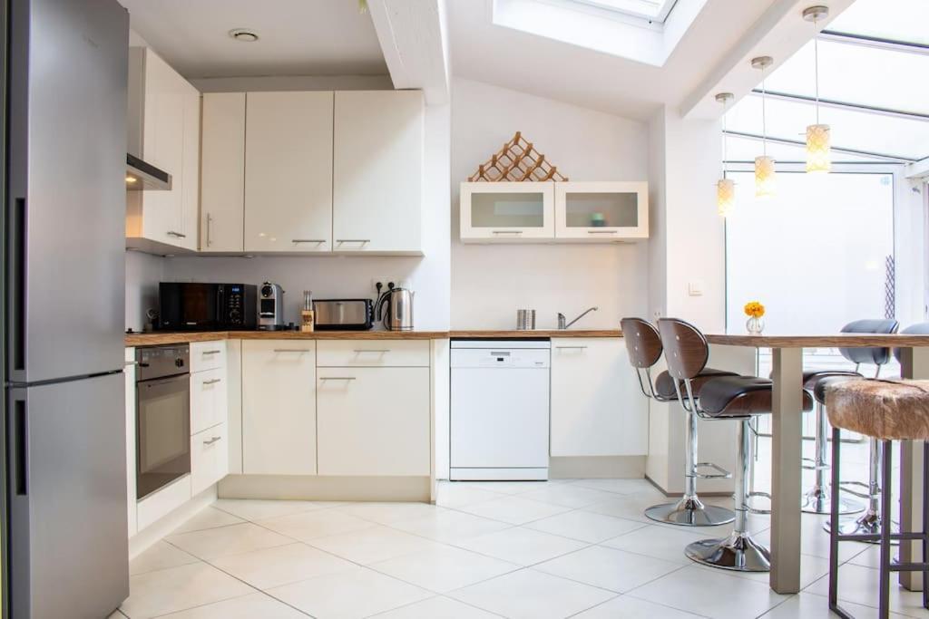 Charming Center-grande 5 Min Walking Apartment *