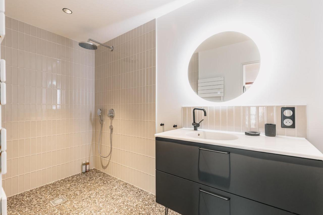 Sixties 64 2 Bedrooms With A Balcony And Parking In * Biarritz
