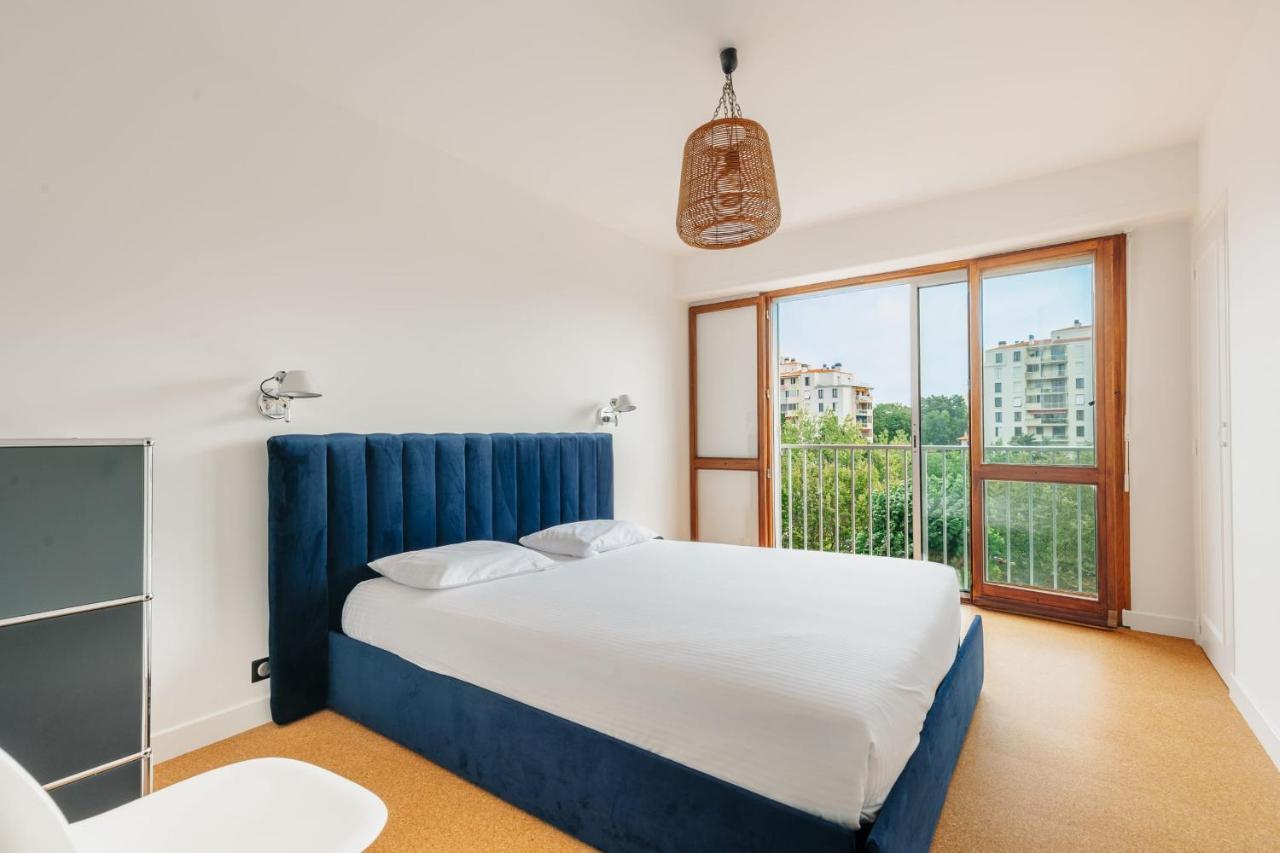 Sixties 64 2 Bedrooms With A Balcony And Parking In * Biarritz